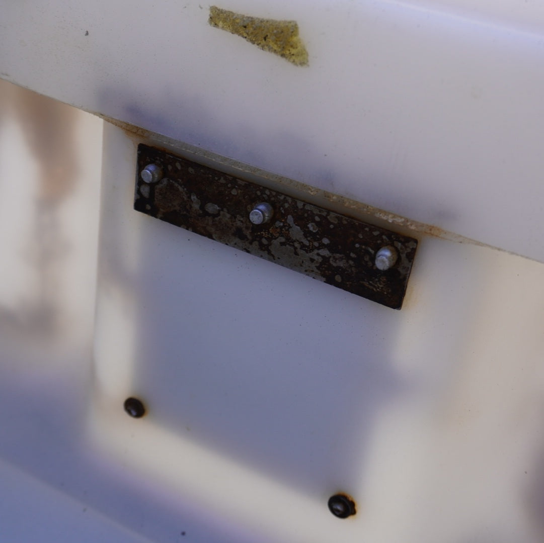 Military Surplus Box WHITE アメリカ海軍放出品